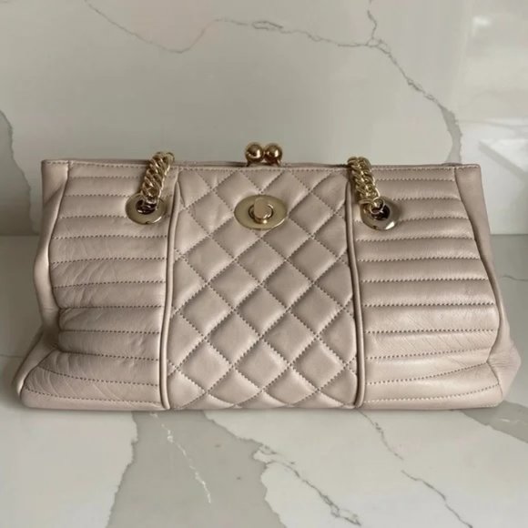 Women's GUESS Handbag Satchel Quilted Designer East West Silhouette Fall Creamy - Picture 2 of 13